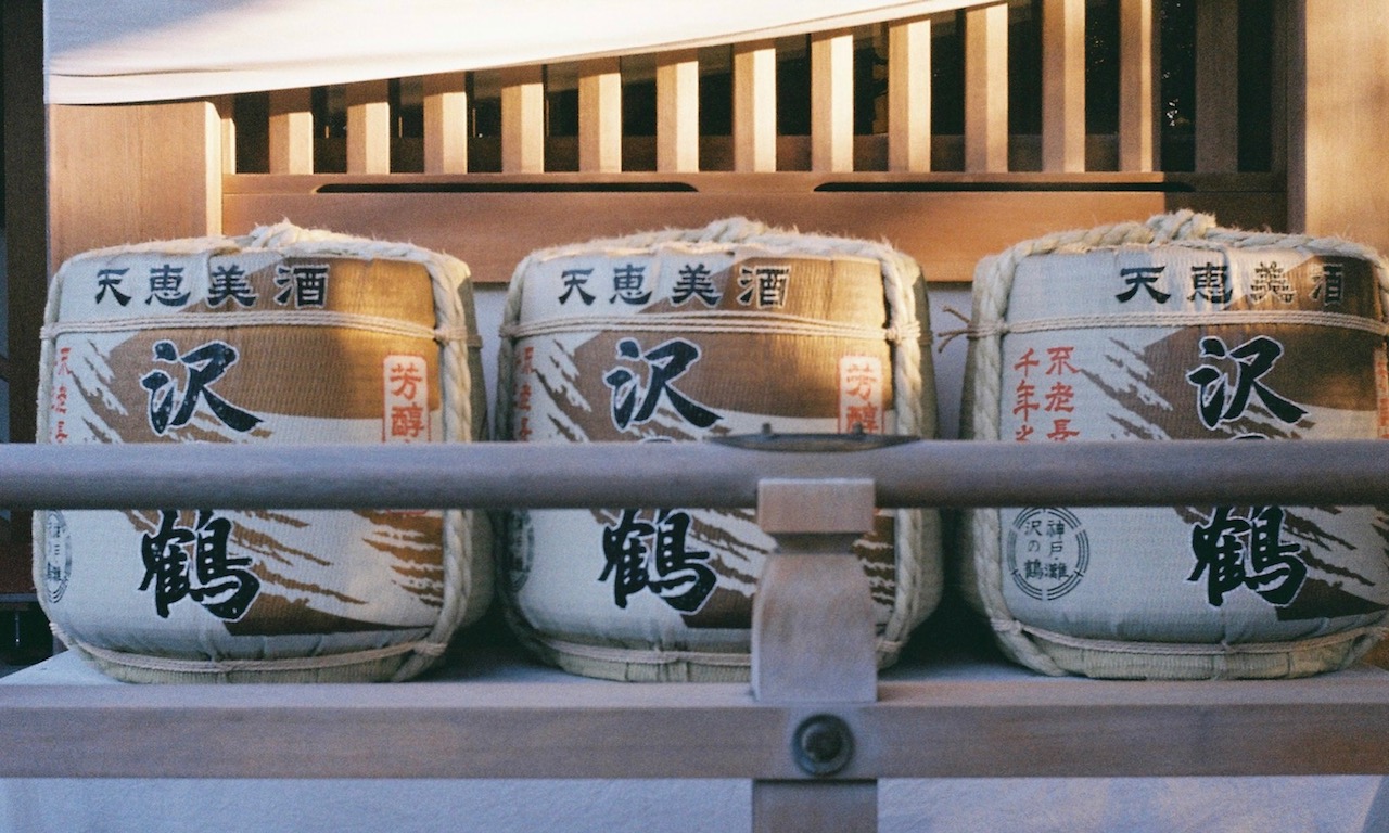 神社の酒樽