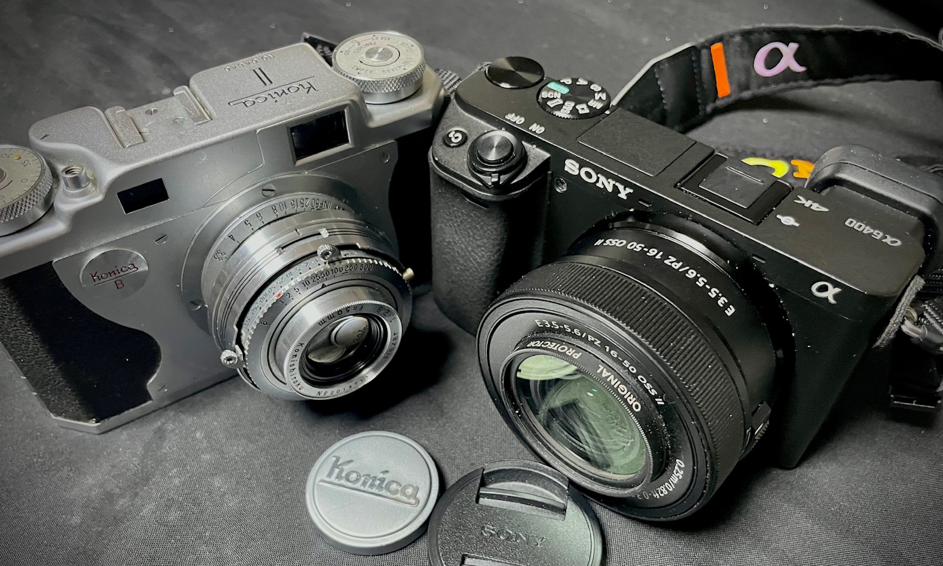 Konica II B　と Sony α6400 のツーショット（写真）
